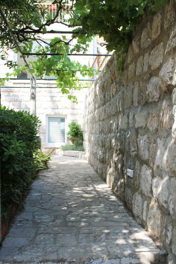 Apartman Ida 2 *