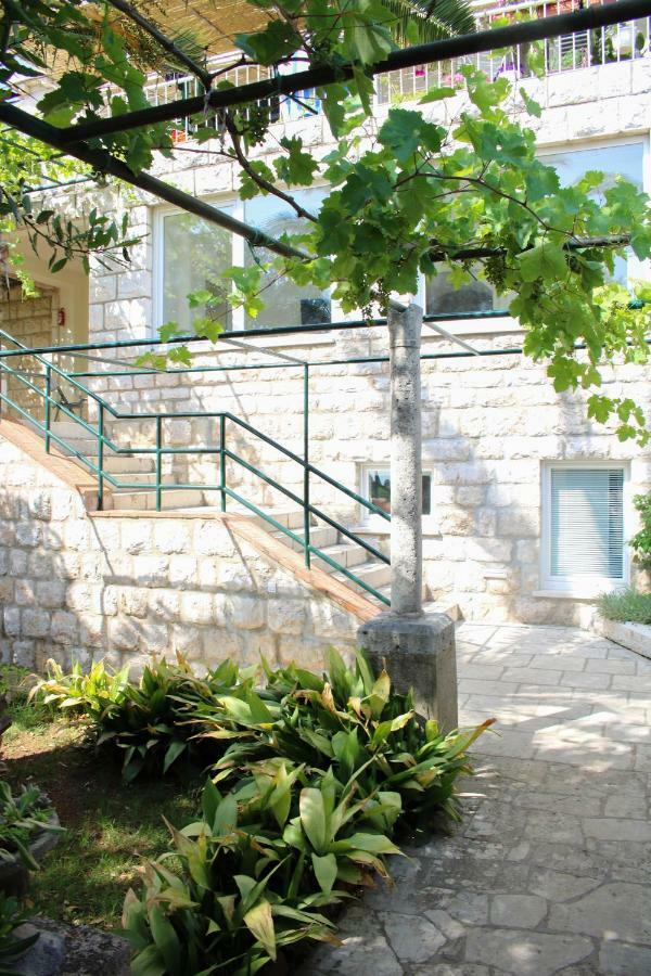 Apartman Ida 2 *